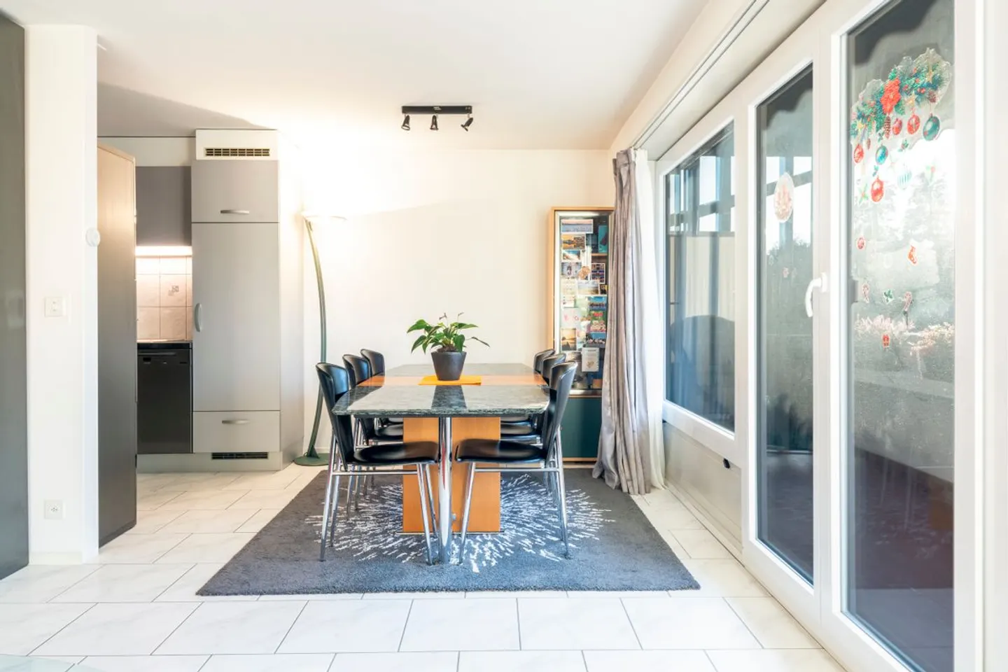 Lumineux appartement de 3,5 pièces avec balcon à La Tour-de-Peilz - Photo 3 sur 8