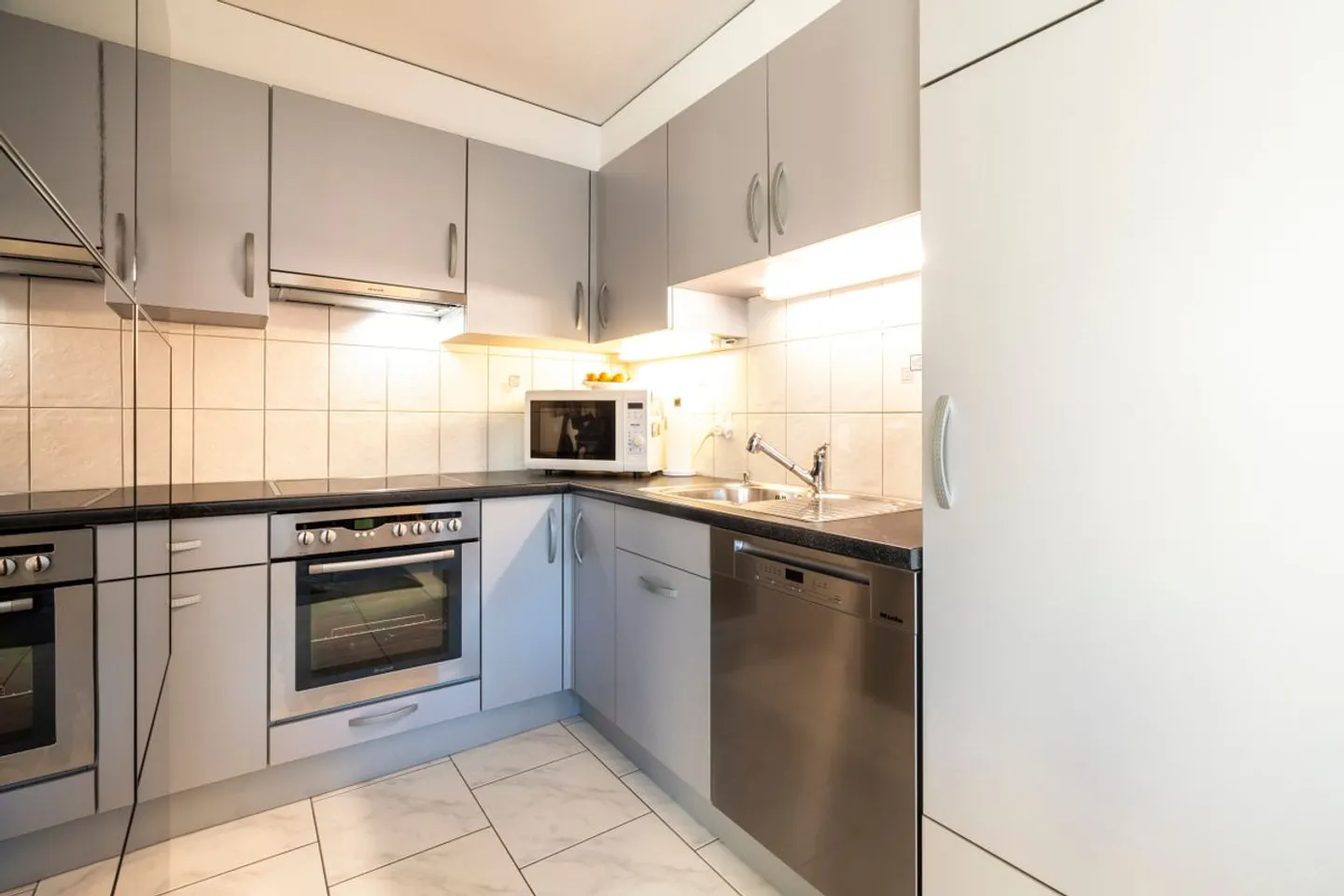 Lumineux appartement de 3,5 pièces avec balcon à La Tour-de-Peilz - Photo 5 sur 8