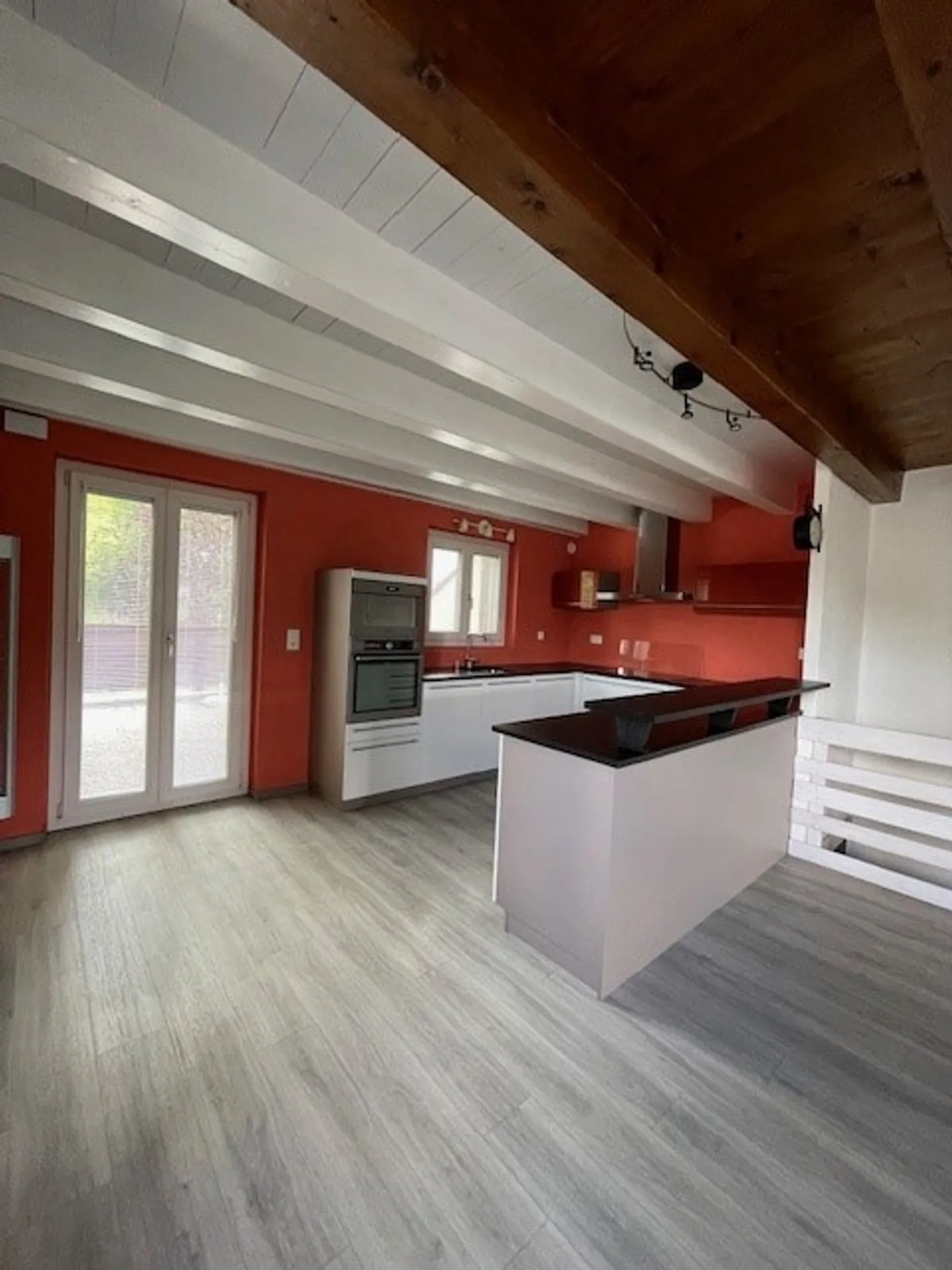 Appartement de 3,5 pièces en triplex avec terrasse proche de toutes les commodités - Foto 1 von 9