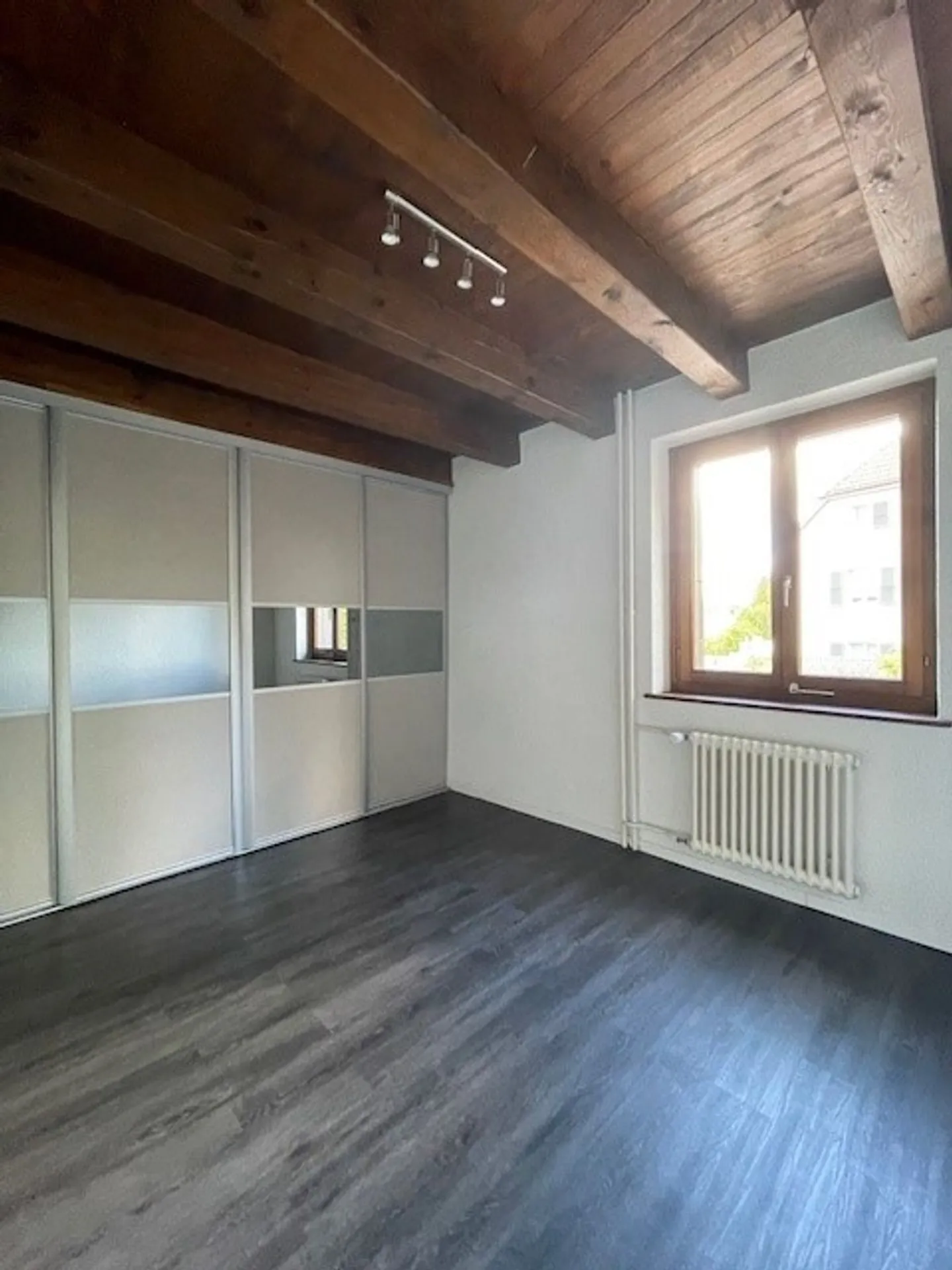 Appartement de 3,5 pièces en triplex avec terrasse proche de toutes les commodités - Foto 4 von 9