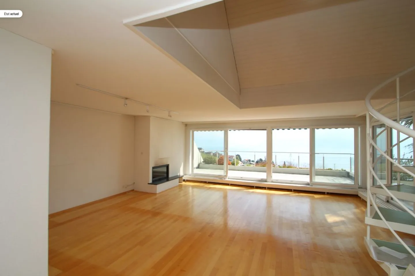 Appartement Éblouissant avec Vue sur le Lac - Photo 2 sur 13