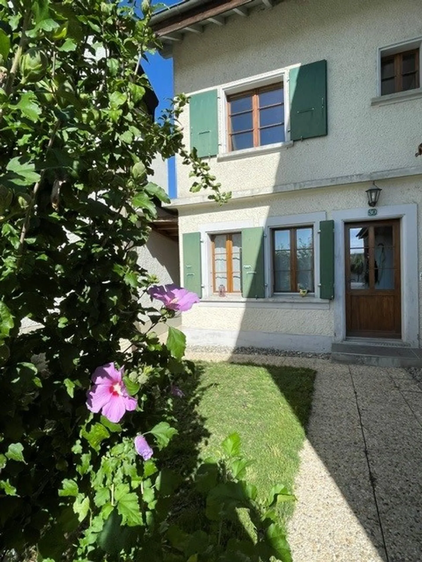 Pretty little adjoining house - Photo 1 of 5