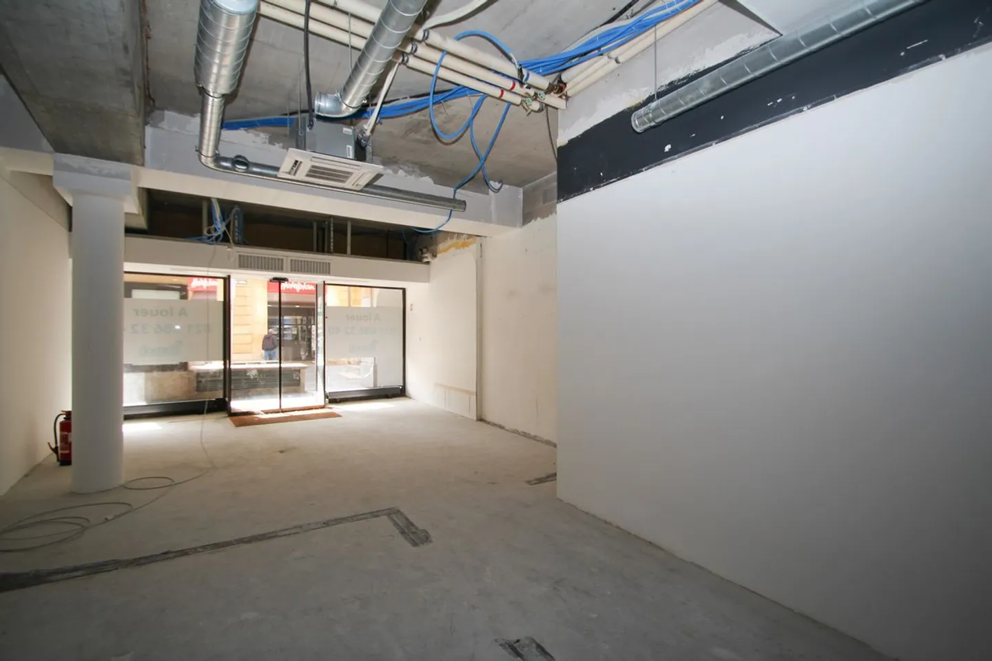 Surface commerciale au rez-de-chaussée située au centre de Neuchâtel - Photo 3 sur 5