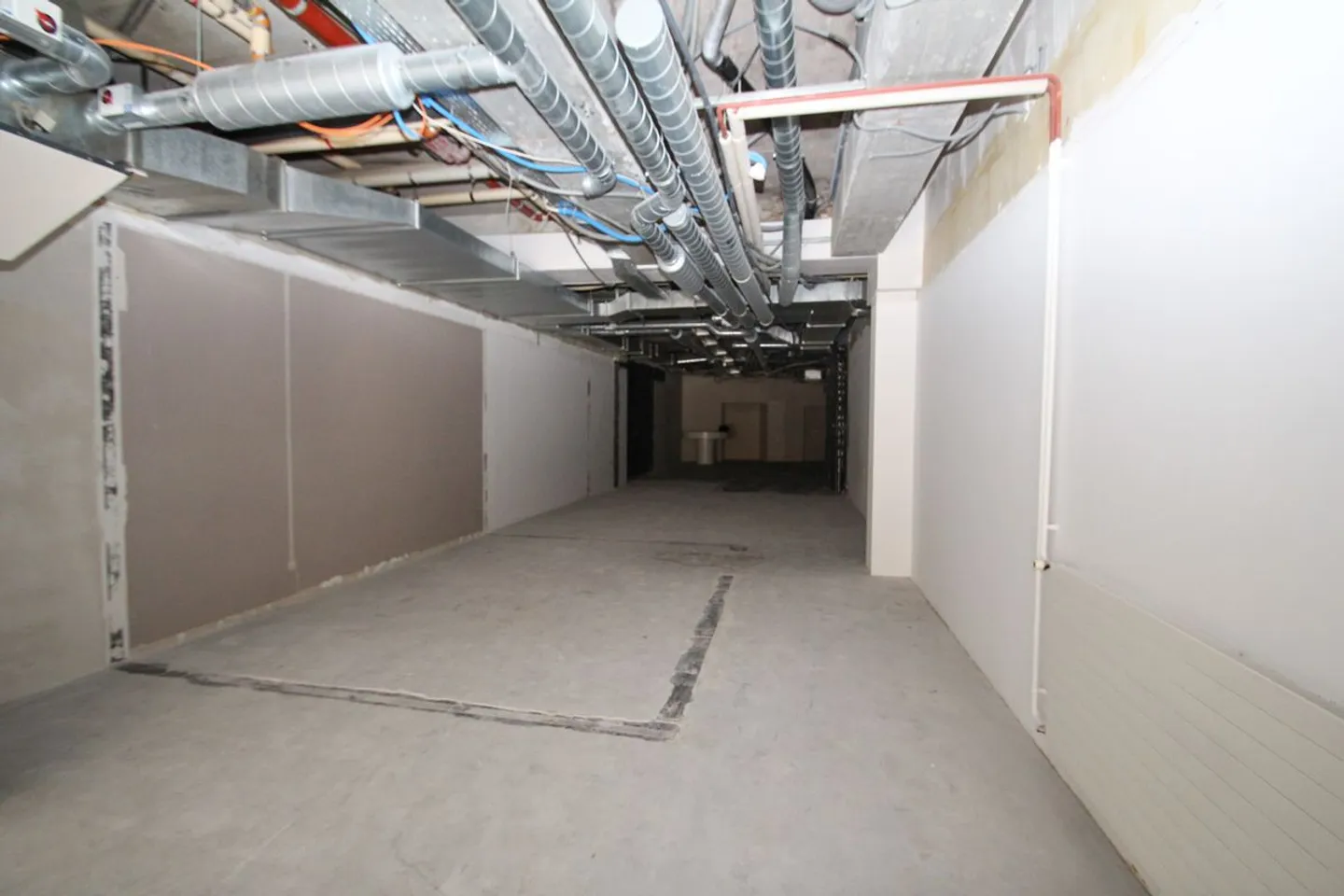 Surface commerciale au rez-de-chaussée située au centre de Neuchâtel - Photo 2 sur 5