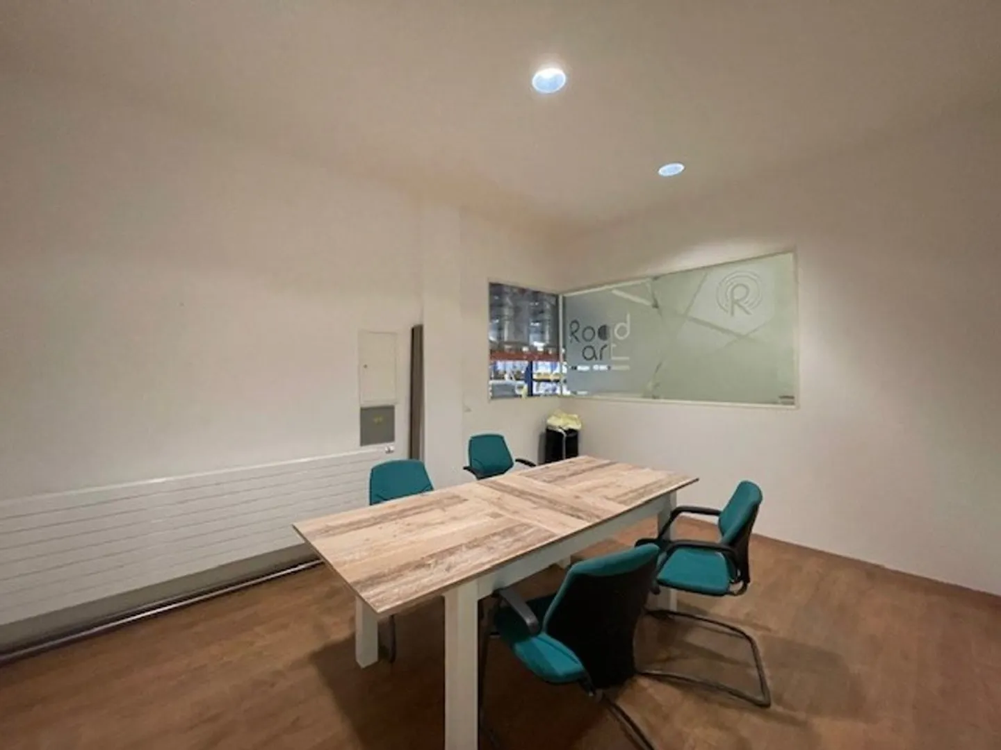 Hall - warehouse - office - Photo 4 of 5