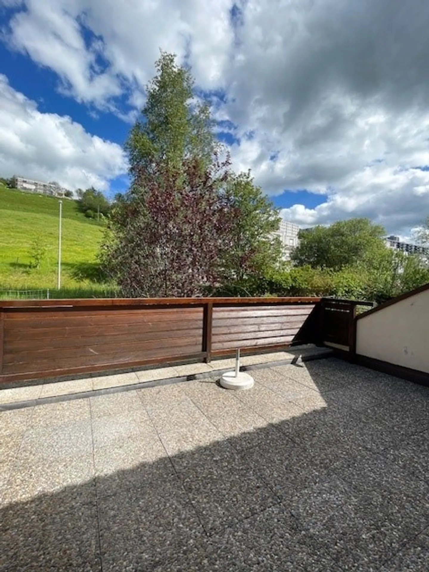 Appartement de 3,5 pièces en triplex avec terrasse proche de toutes les commodités - Foto 8 von 9