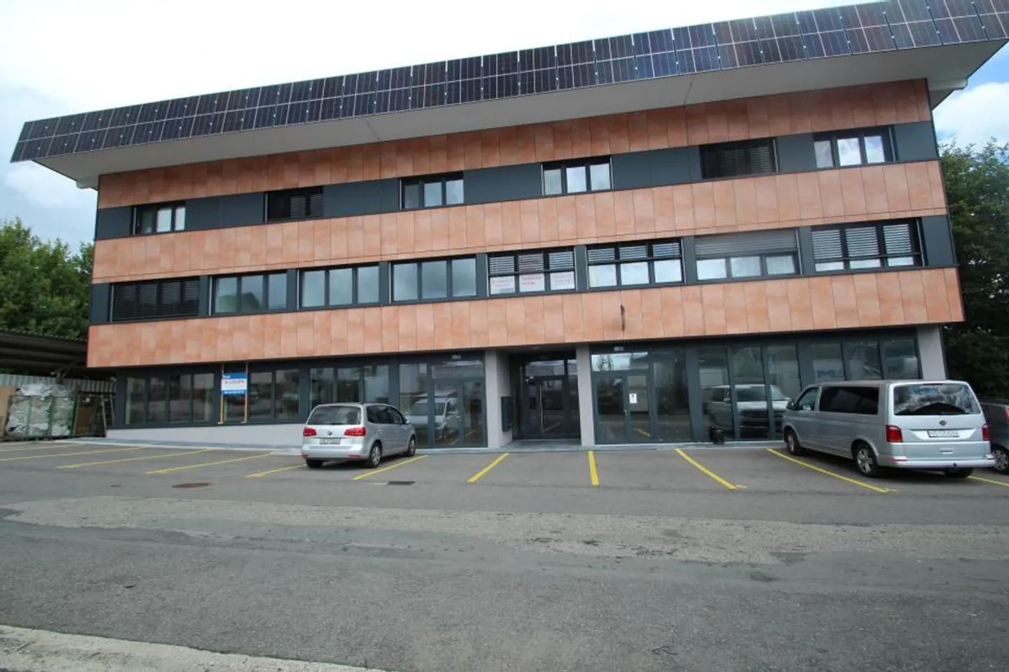 Werkstatt - Lager im Erdgeschoss im Industriegebiet Echallens - Foto 1 von 3