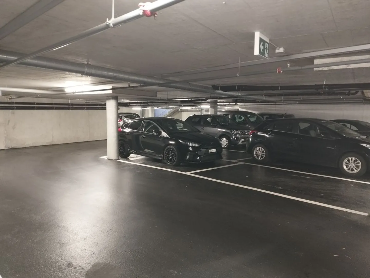 Places de parc à louer ou à vendre dans parking souterrain centre ville - Photo 2 sur 3