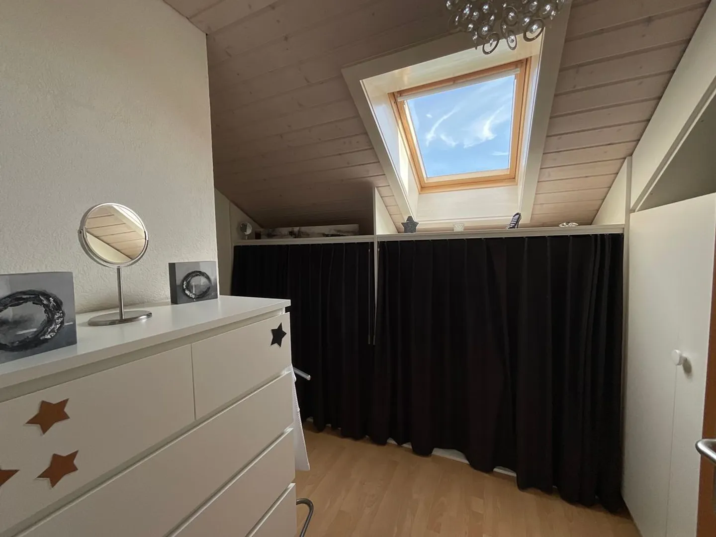 Detached house with 6.5 rooms - Large garden, swimming pool and magnificent view - Photo 12 of 13
