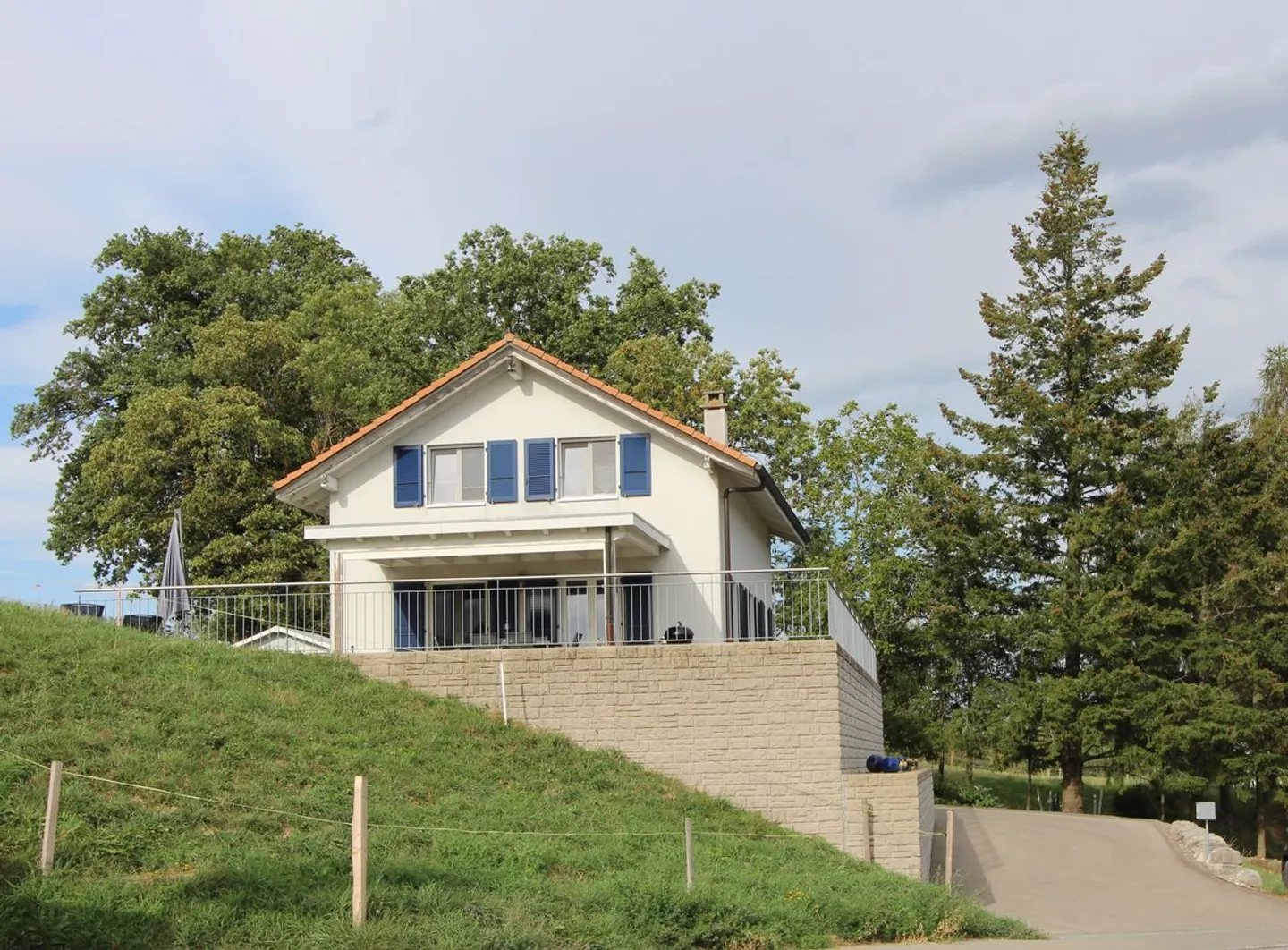 Detached house with 6.5 rooms - Large garden, swimming pool and magnificent view - Photo 4 of 13
