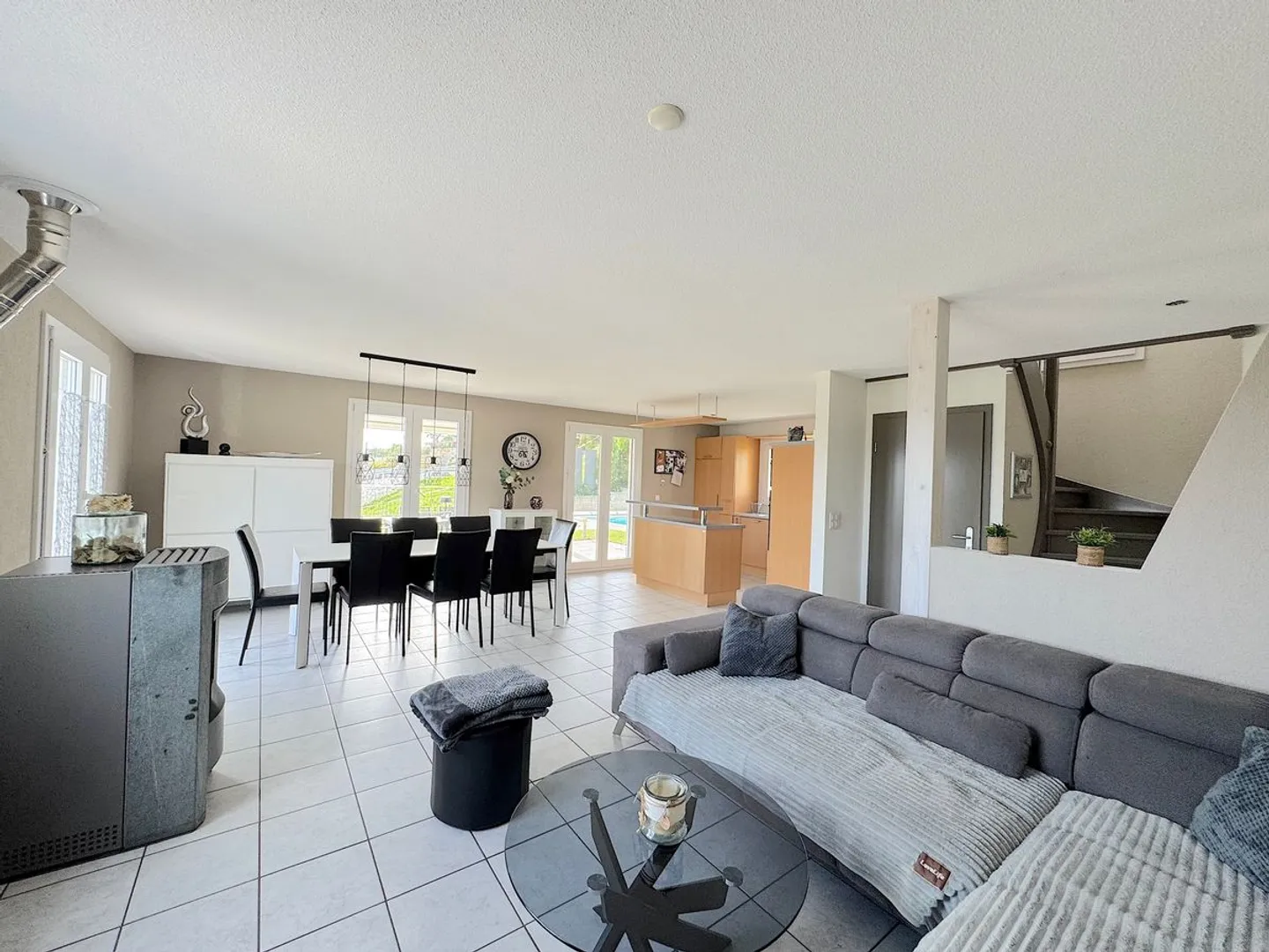 Detached house with 6.5 rooms - Large garden, swimming pool and magnificent view - Photo 5 of 13