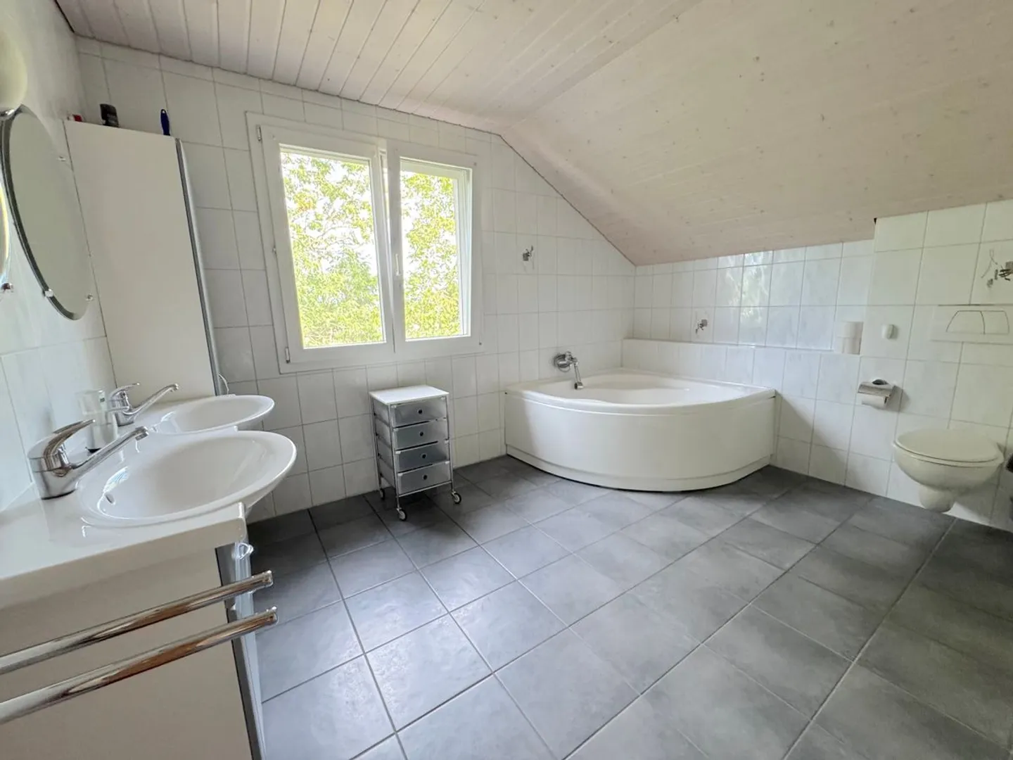 Detached house with 6.5 rooms - Large garden, swimming pool and magnificent view - Photo 13 of 13
