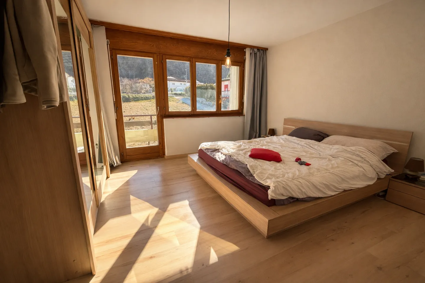 4.5 pcs attraversante incluso garage e posto auto - Foto 1 di 7