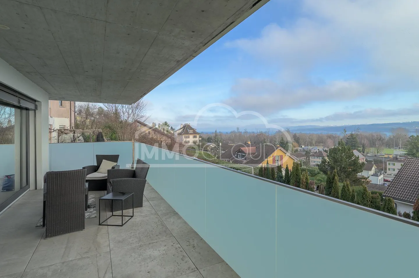 Appartement contemporain avec vue lac - Photo 2 sur 13