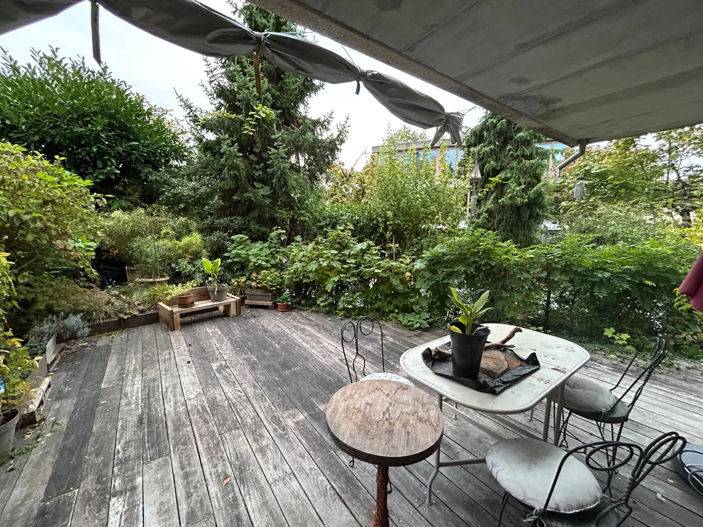 Maison mitoyenne avec jardin - Photo 1 sur 12