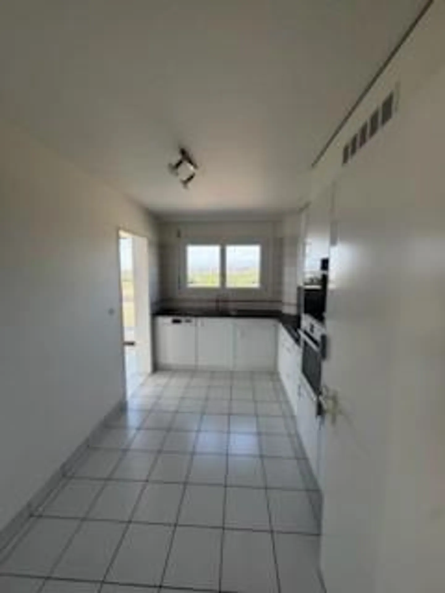 Spacious 5.5-room apartment - Photo 4 of 9