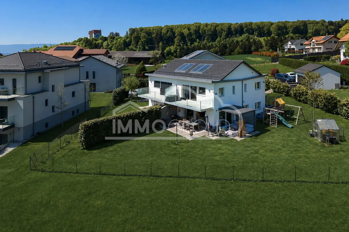 Charming Villa with Lake View - Photo 3 of 13