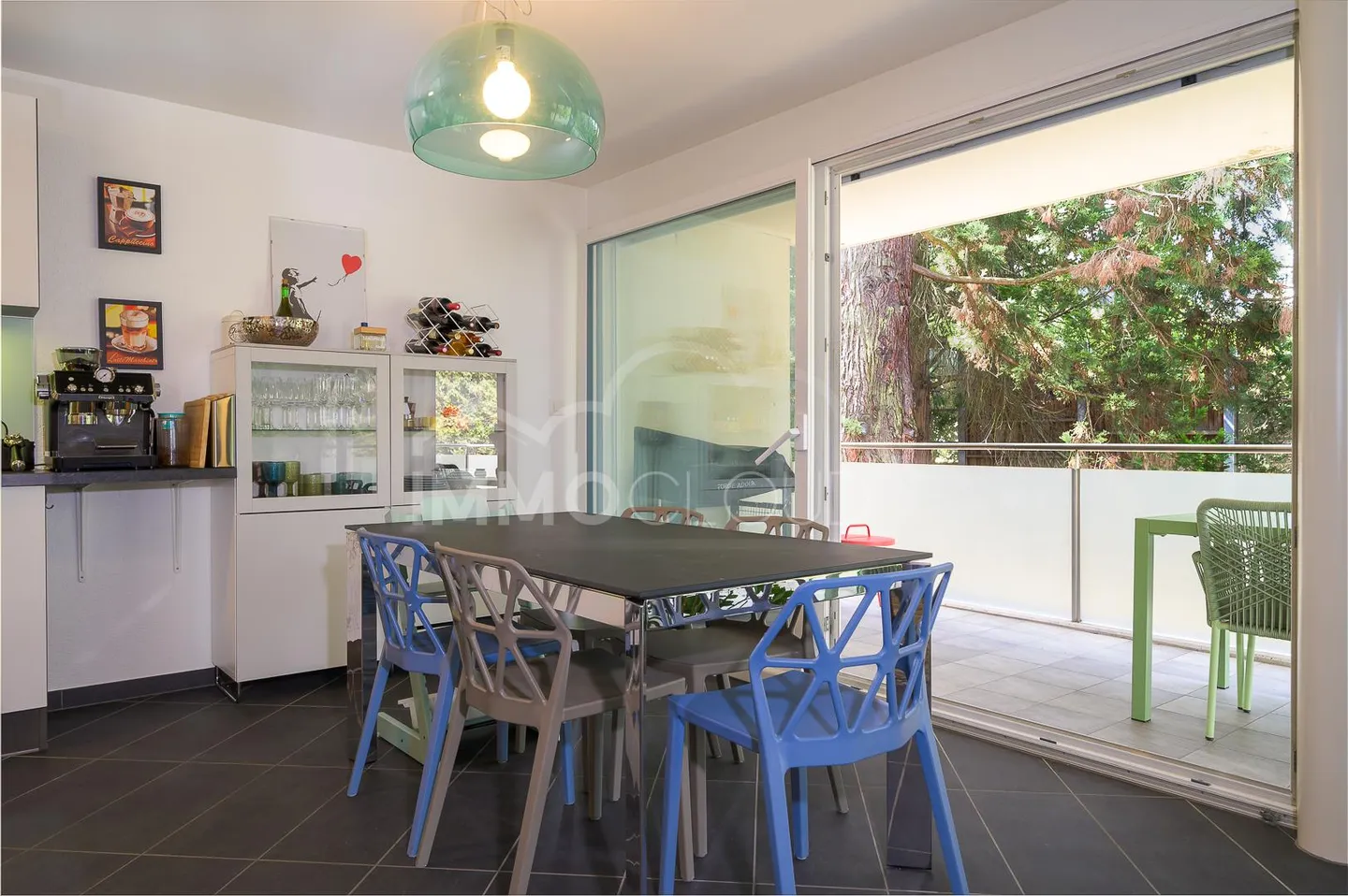 Ideally located - like new apartment! - Photo 2 of 8