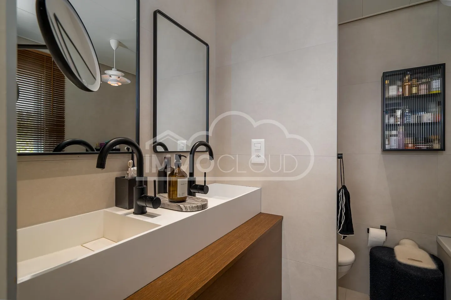 Charming Villa with Lake View - Photo 11 of 13