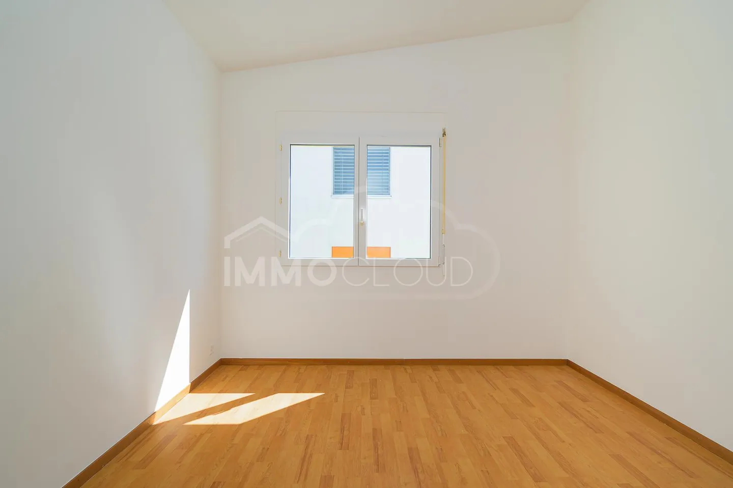 Bright apartment on the top floor! - Photo 8 of 9