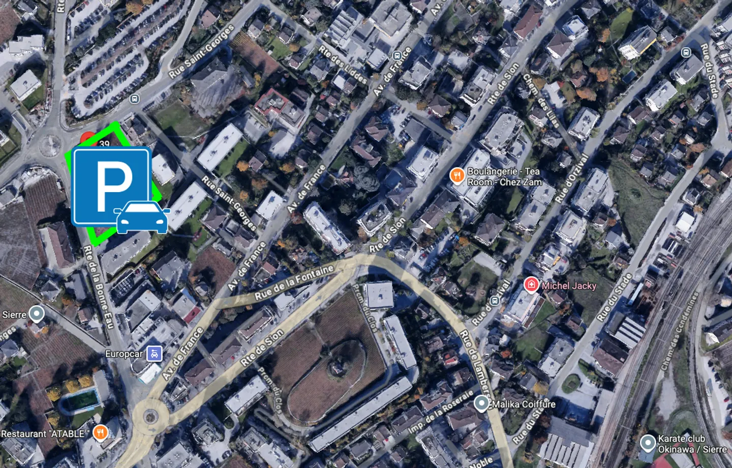 Covered parking space 2 minutes from the center - Photo 2 of 3