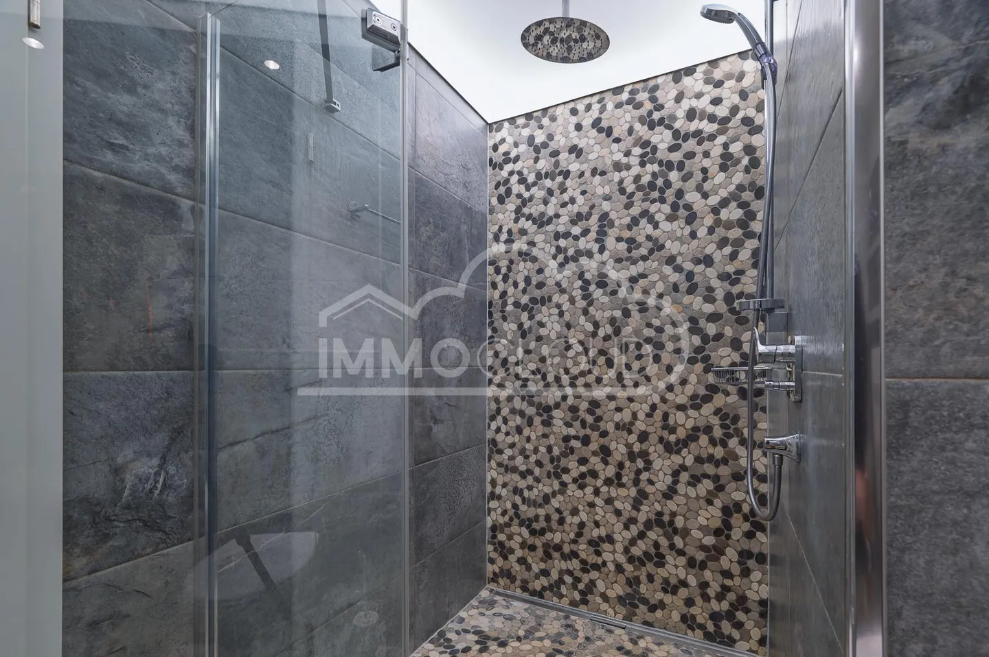 Appartement contemporain avec vue lac - Photo 9 sur 13