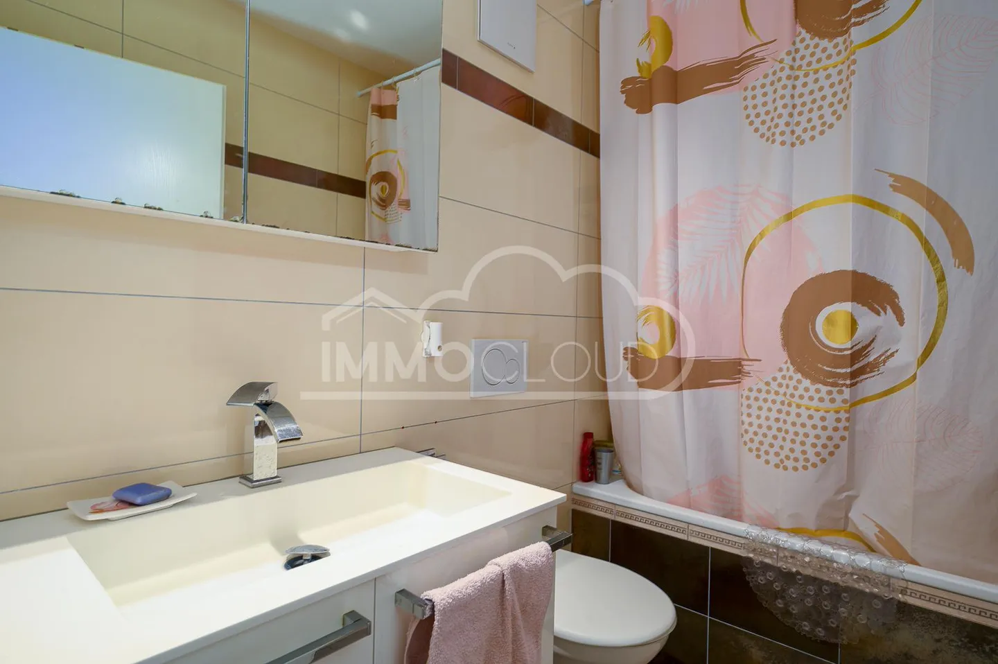 Spacieux 4,5 pièces avec balcon - Photo 8 sur 13