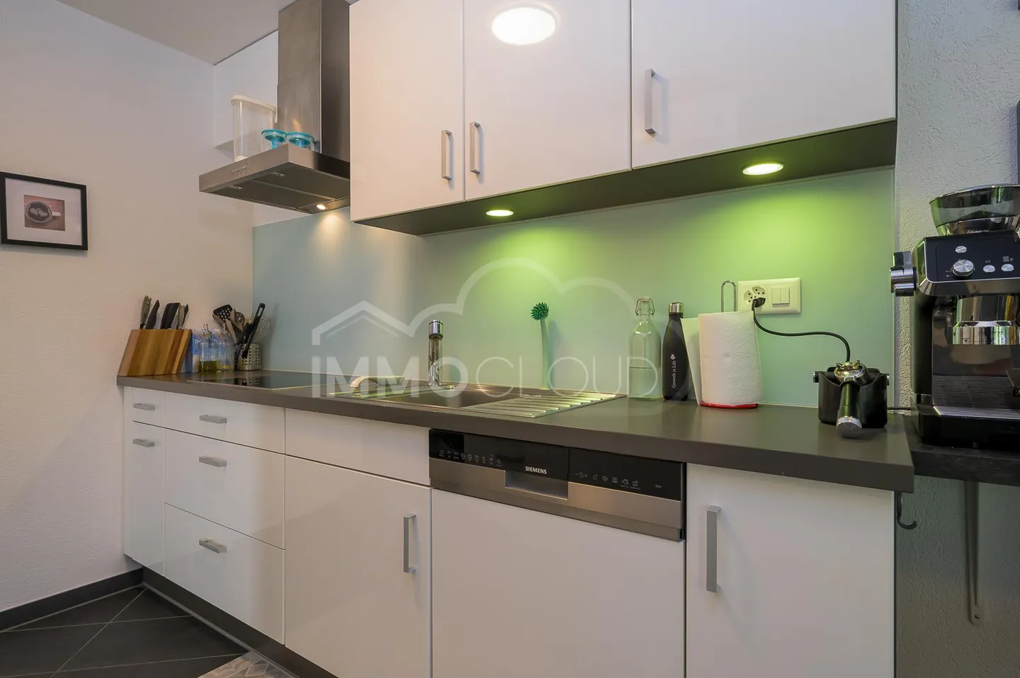 Ideally located - like new apartment! - Photo 3 of 8