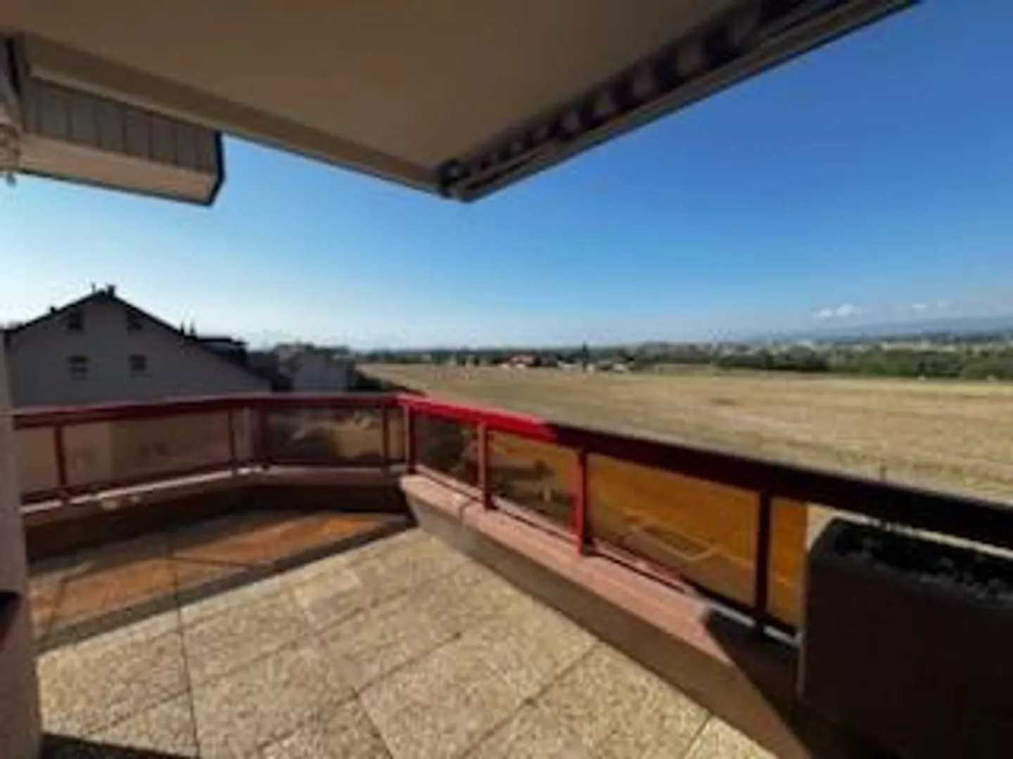 Spacious 5.5-room apartment - Photo 1 of 9