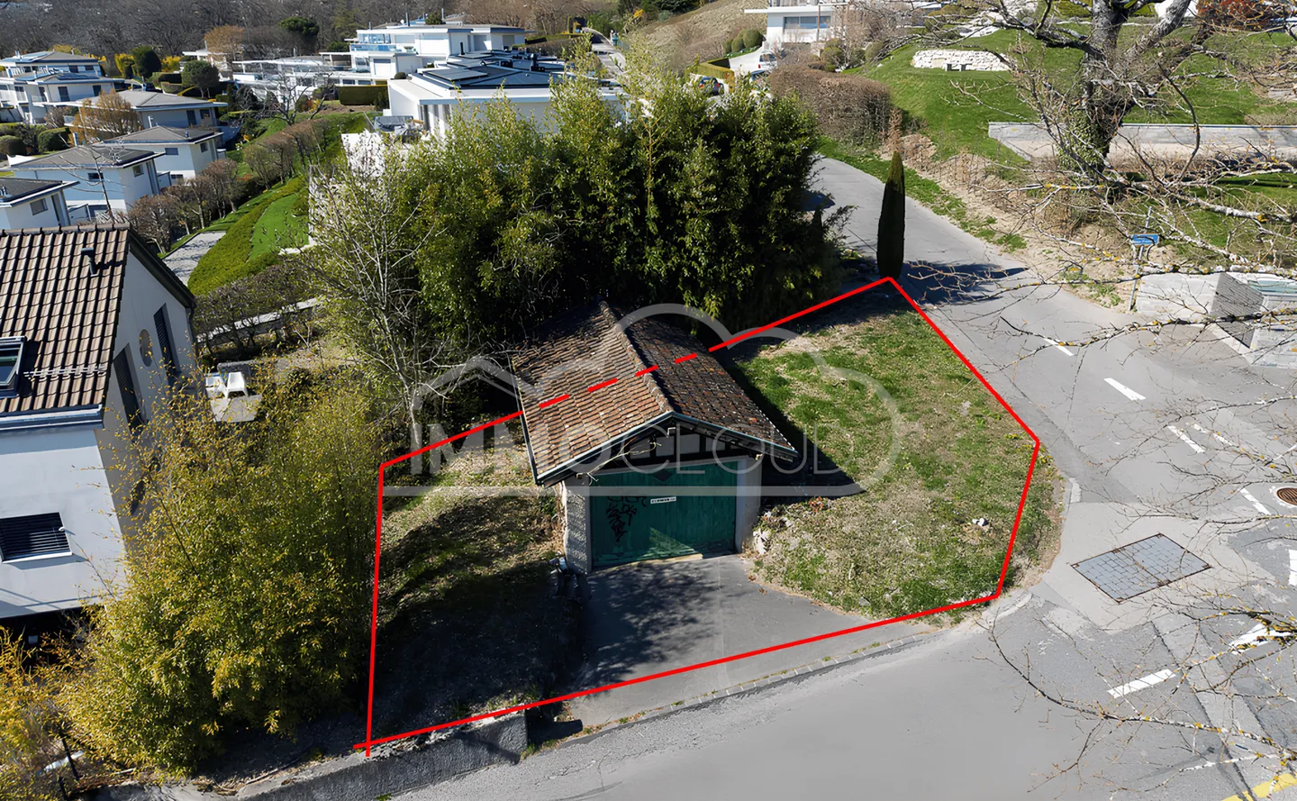 Garage with private plot - Photo 1 of 11