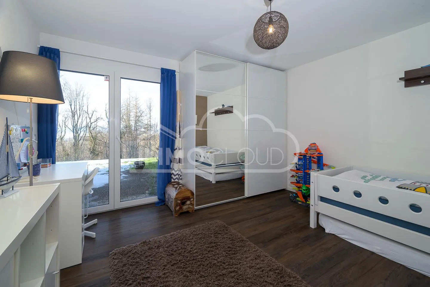 Contemporary villa with garden and forest view - Photo 7 of 13