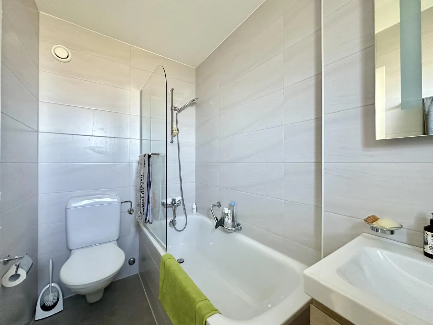 Superb 2.5-room apartment in a quiet area with terrace - Photo 6 of 8