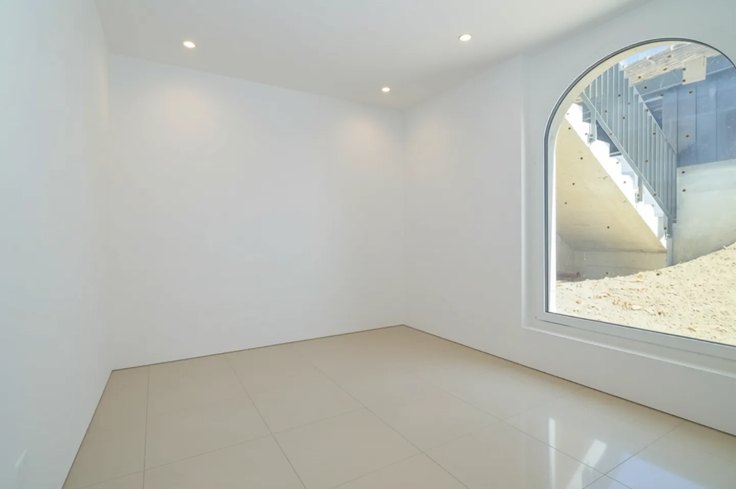 Exceptional professional space of 124 m² in a new and dynamic neighborhood - Photo 2 of 13