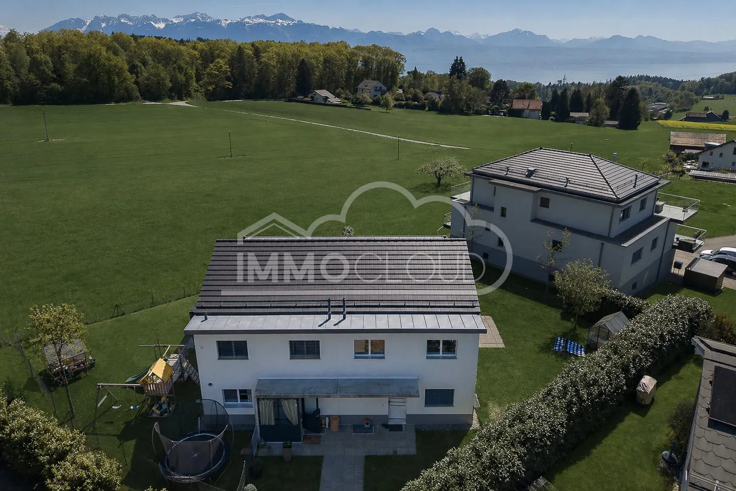 Charming Villa with Lake View - Photo 4 of 13