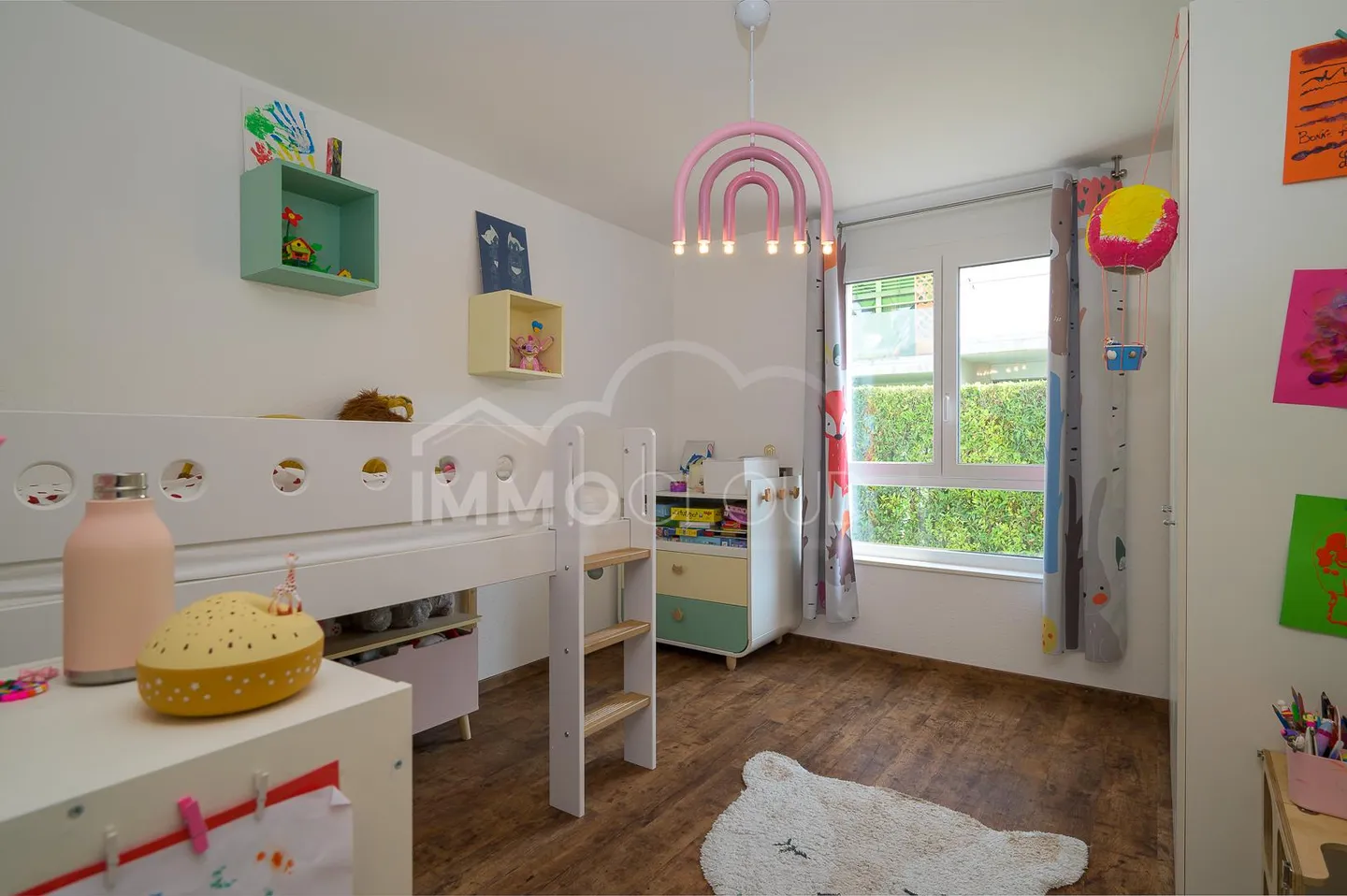 Ideally located - like new apartment! - Photo 5 of 8