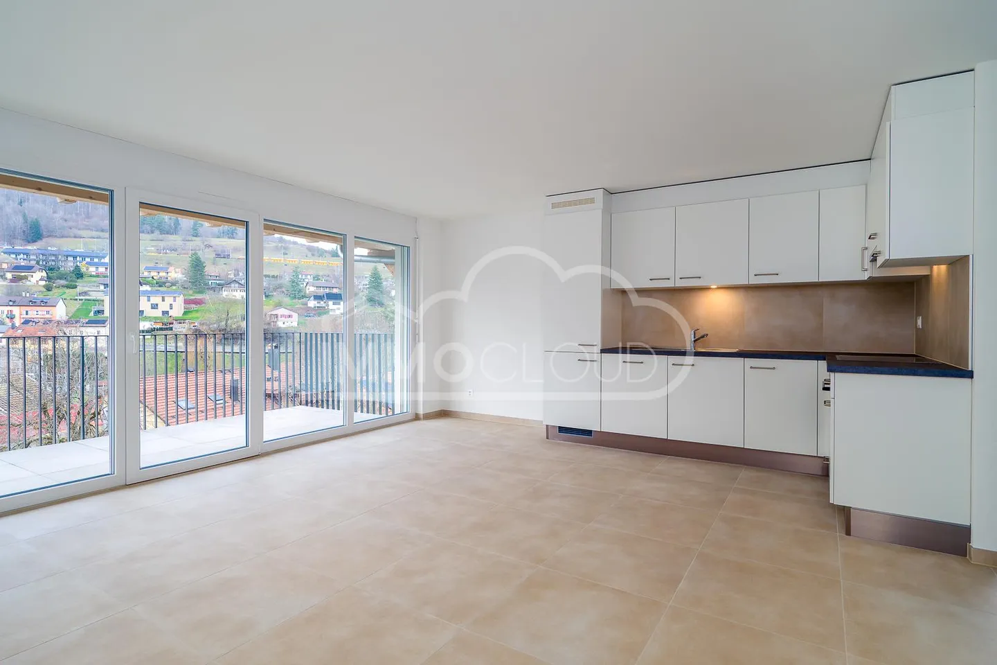 Grand salon-cuisine avec balcon ! - Photo 1 sur 13