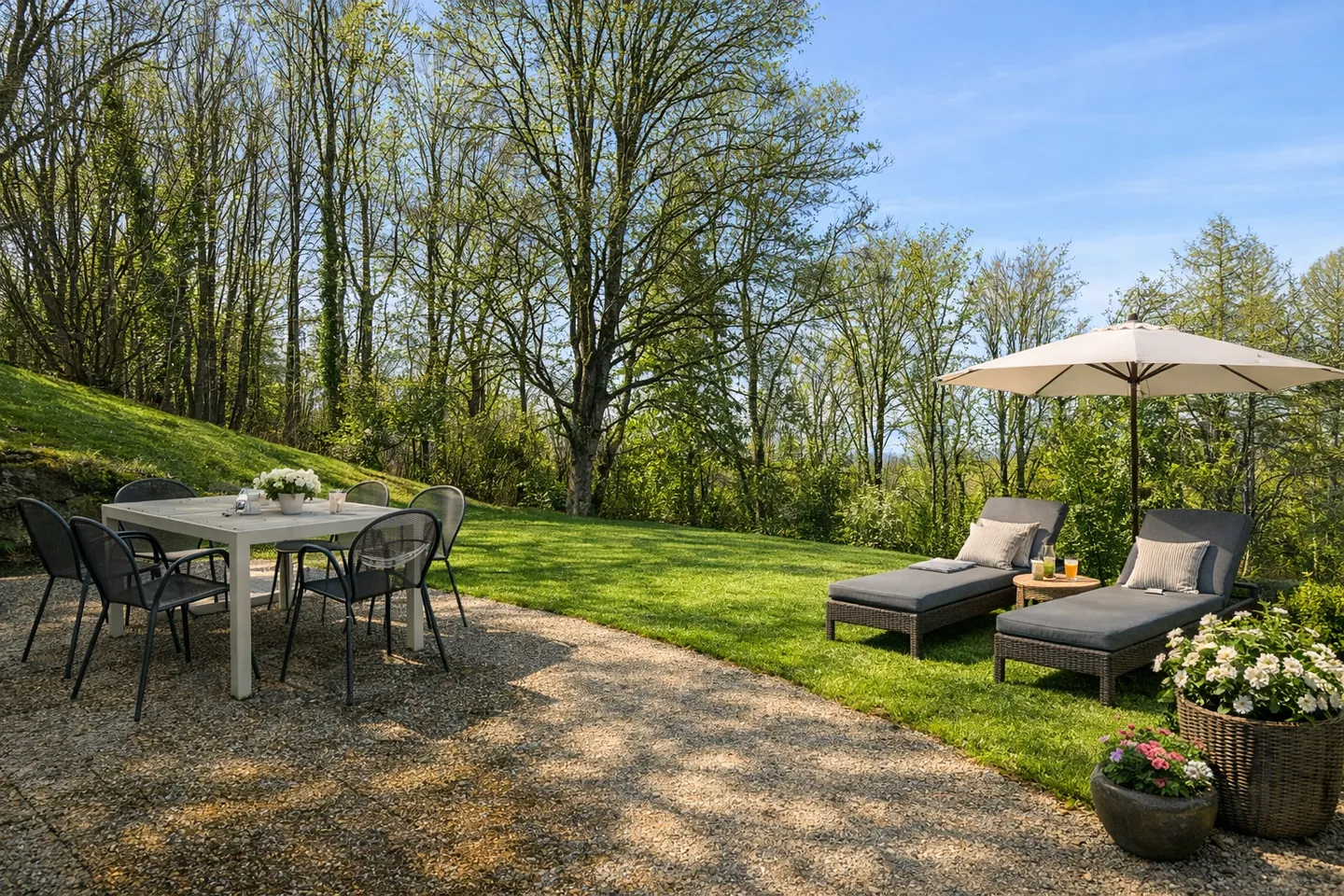 Contemporary villa with garden and forest view - Photo 5 of 13