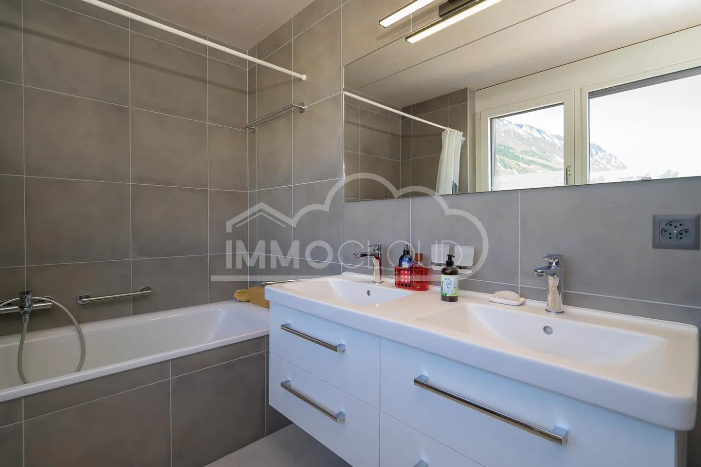 Penthouse in neuwertigem Zustand! Vollständige Privatsphäre - Foto 8 von 13