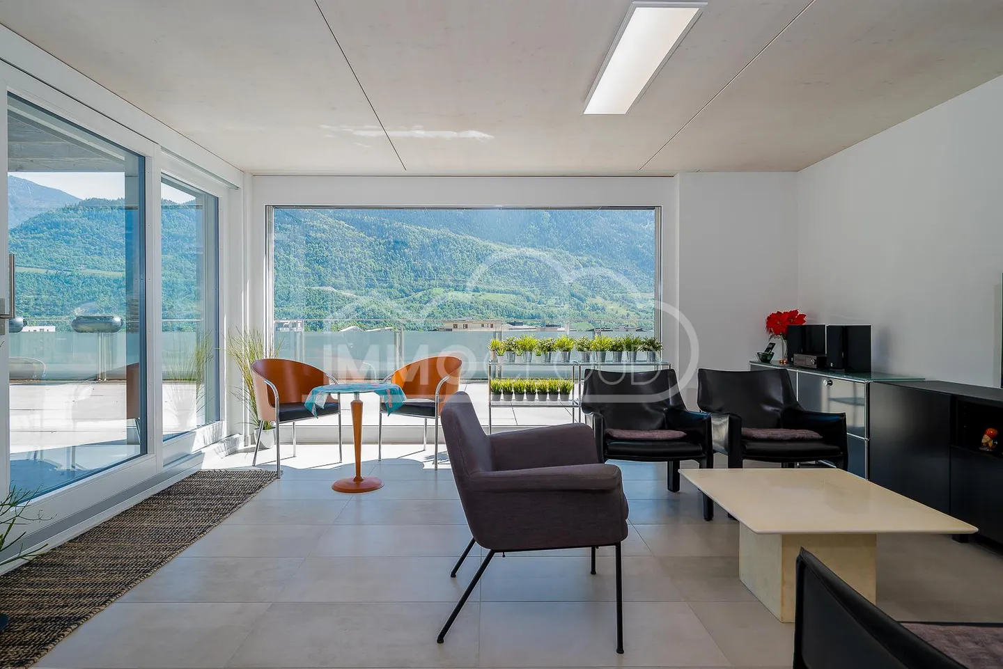 Penthouse in neuwertigem Zustand! Vollständige Privatsphäre - Foto 3 von 13