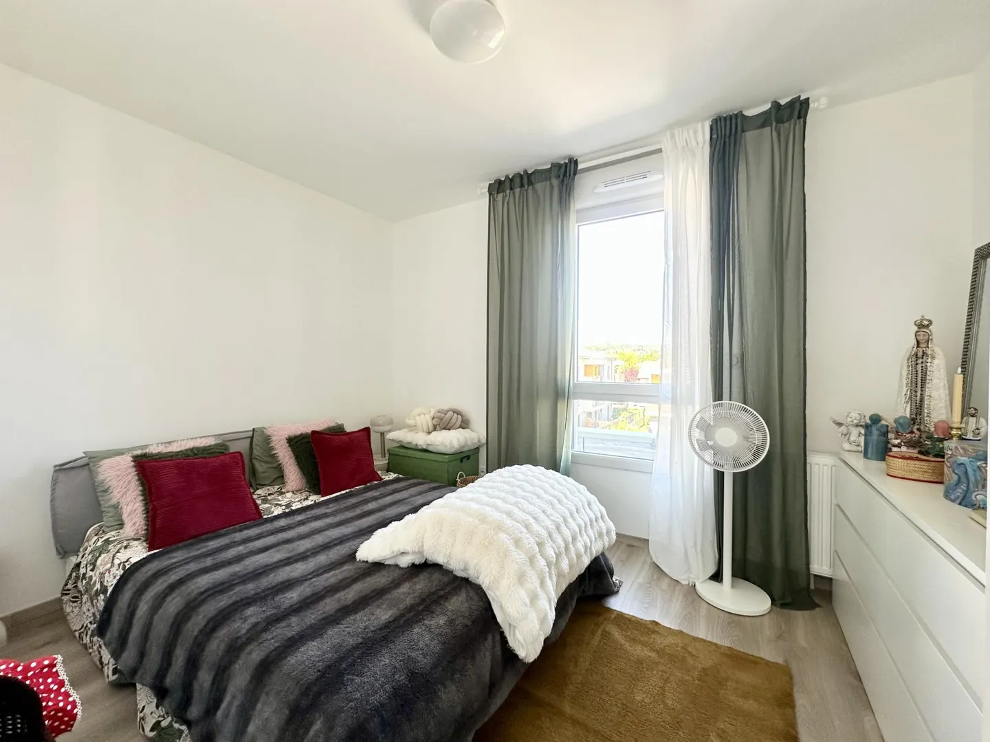 Large family apartment? Cessy, near the border - Photo 5 of 7