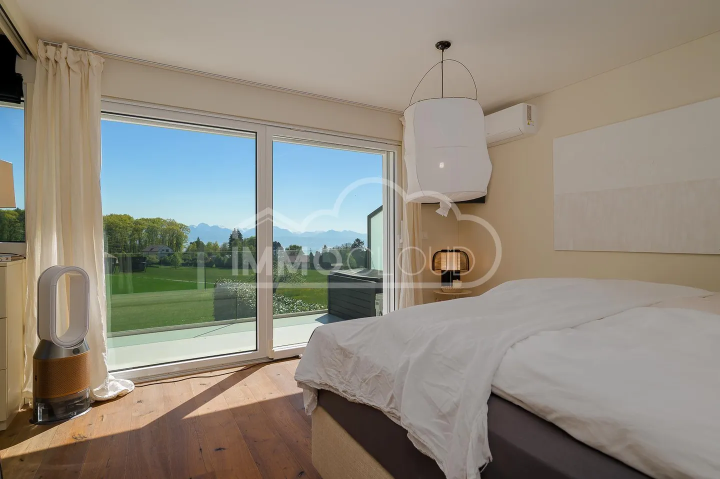 Charming Villa with Lake View - Photo 9 of 13