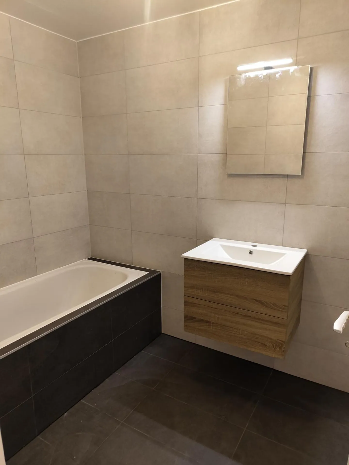 3.5 on the top floor! - Photo 6 of 6