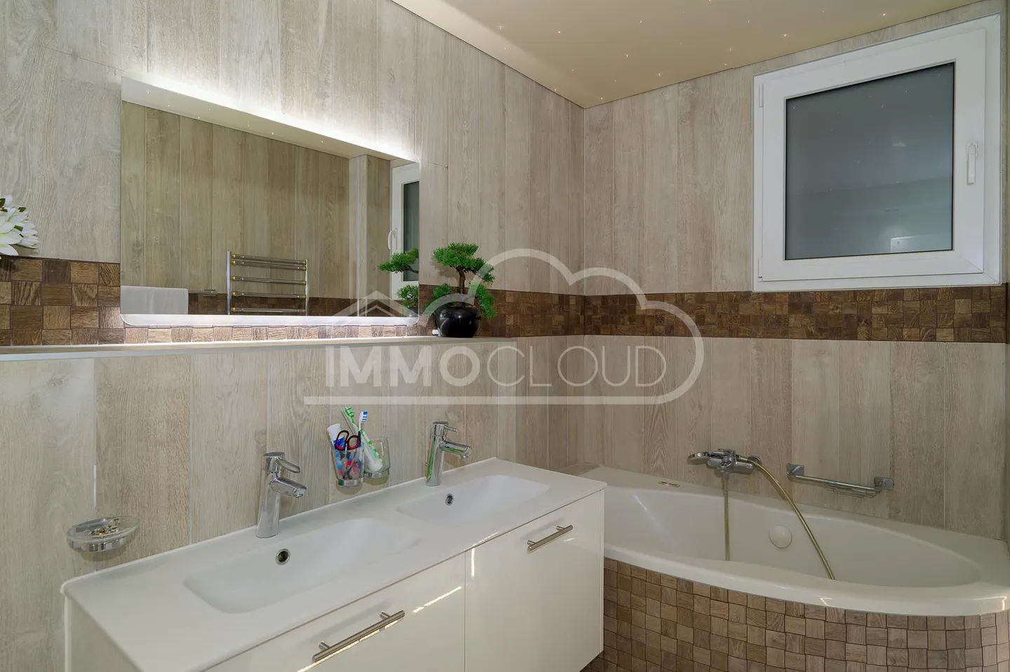 Luxury with lake view! - Photo 12 of 13