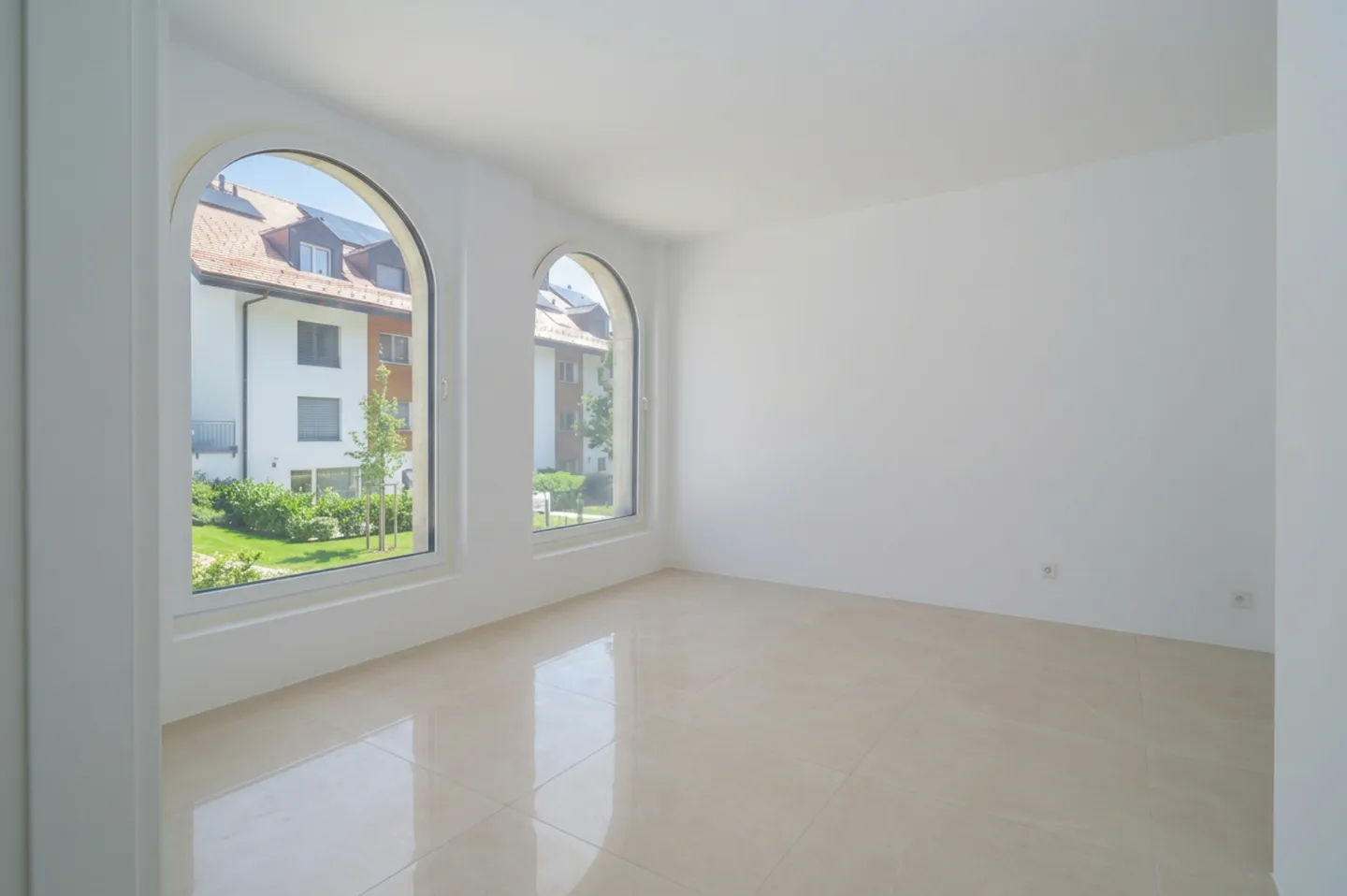 Exceptional professional space of 124 m² in a new and dynamic neighborhood - Photo 1 of 13