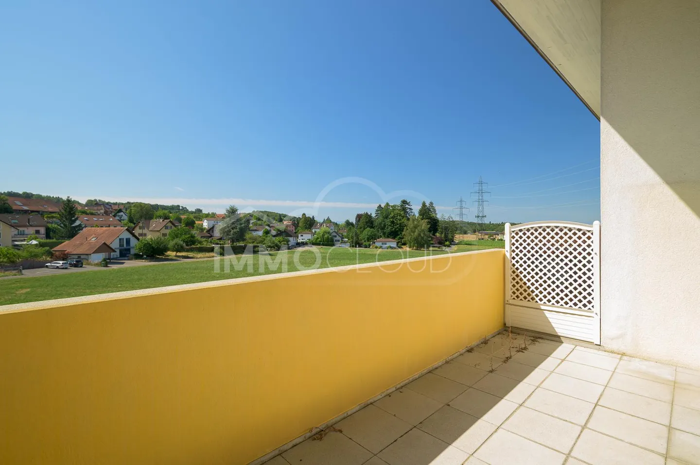 Appartement spacieux au dernier étage - Photo 3 sur 10