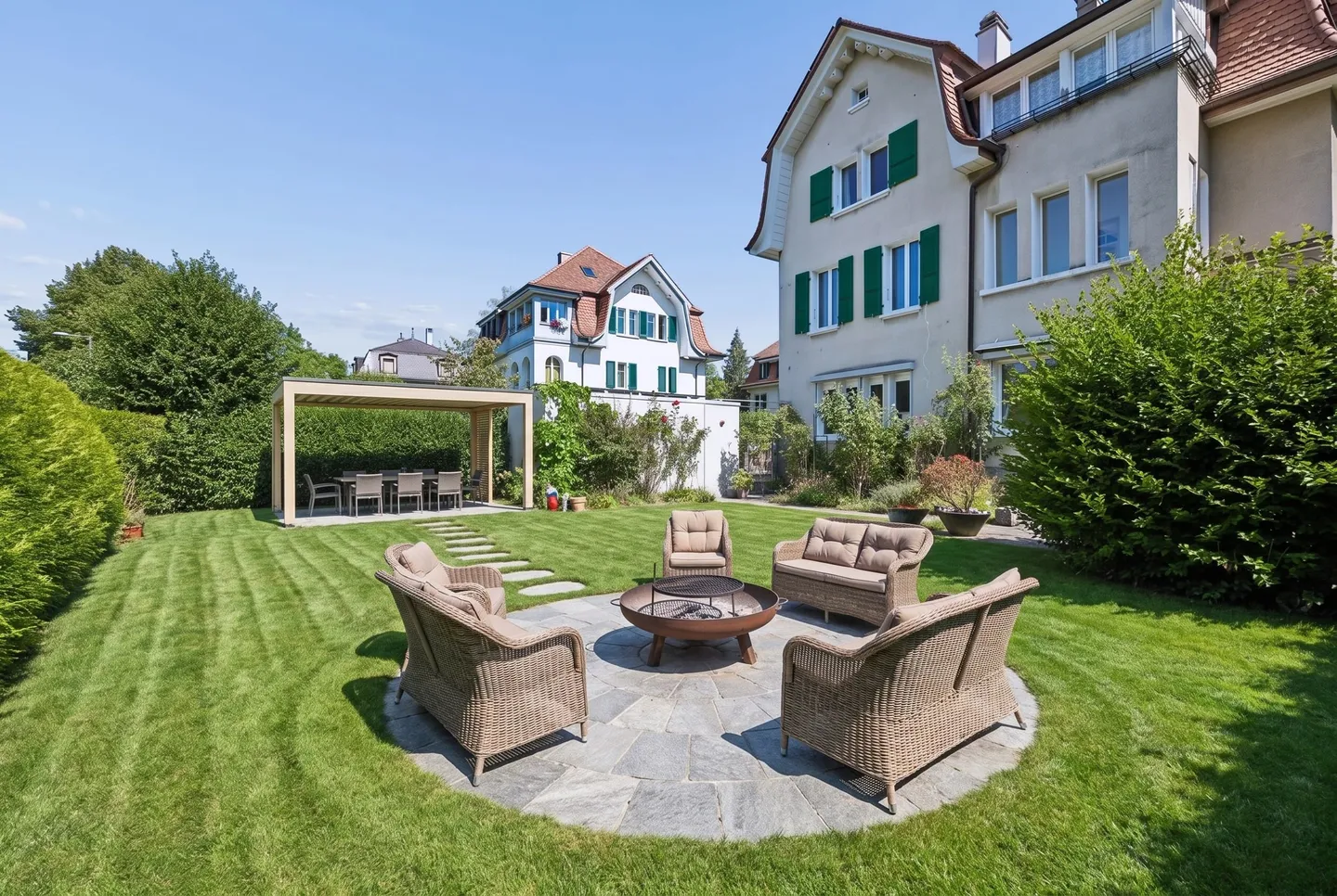 Dreifamilienhaus in Bern-Bümpliz mit Garten und seltenem Potenzial - Photo 2 of 13
