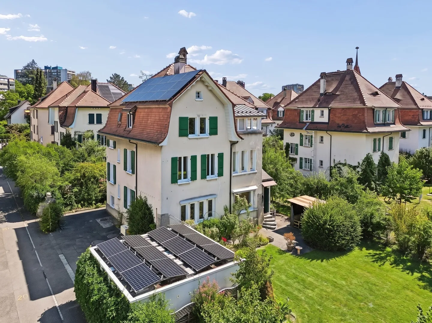 Dreifamilienhaus in Bern-Bümpliz mit Garten und seltenem Potenzial - Photo 1 of 13