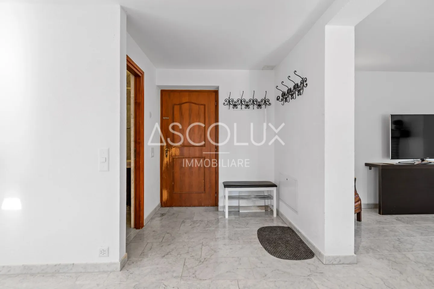 Casa bifamiliare da ristrutturare con giardino - Foto 7 di 13