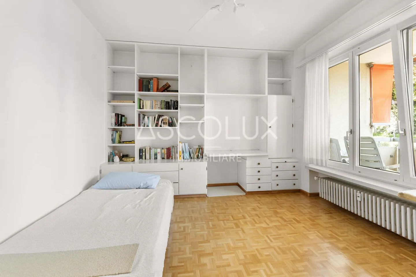 Spacious 2.5-room apartment with parking space included, in a residence with indoor pool and sauna - Photo 5 of 13