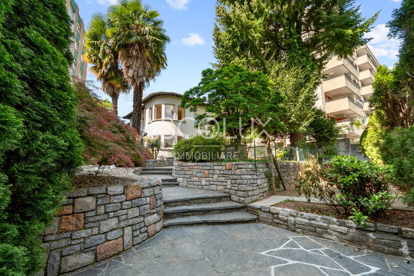 Villa individuelle de 6 pièces avec jardin et espaces extérieurs - Photo 1 sur 13